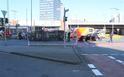 POL-DU: Neudorf: Kollision - Auto landet auf der Seite - Foto: presseportal.de