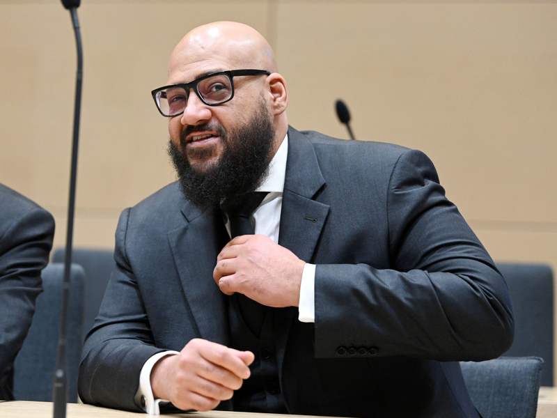 Der Komponist und Produzent Moses Pelham wartet im Bundesgerichtshof (BGH) auf den Beginn seiner Verhandlung. - Foto: Uli Deck/dpa