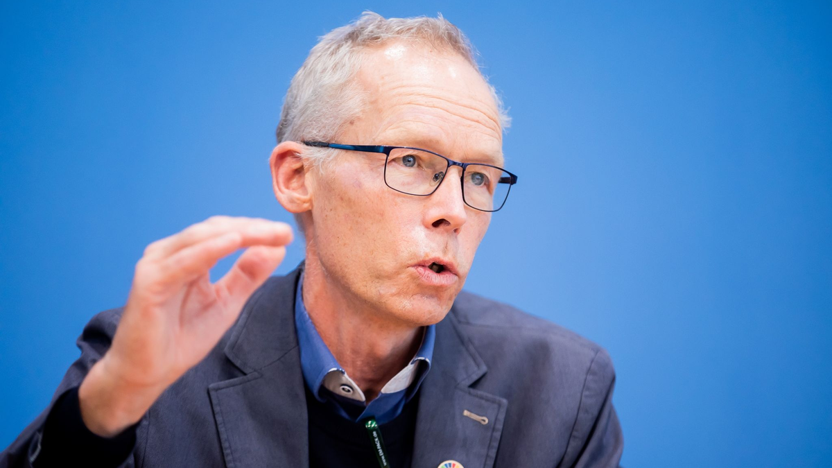 Johan Rockström vom Potsdam-Institut für Klimafolgenforschung hat mit anderen Forschenden eine Studie veröffentlicht, zum Einfluss des Menschen auf die Erde. - Foto: Christoph Soeder/dpa