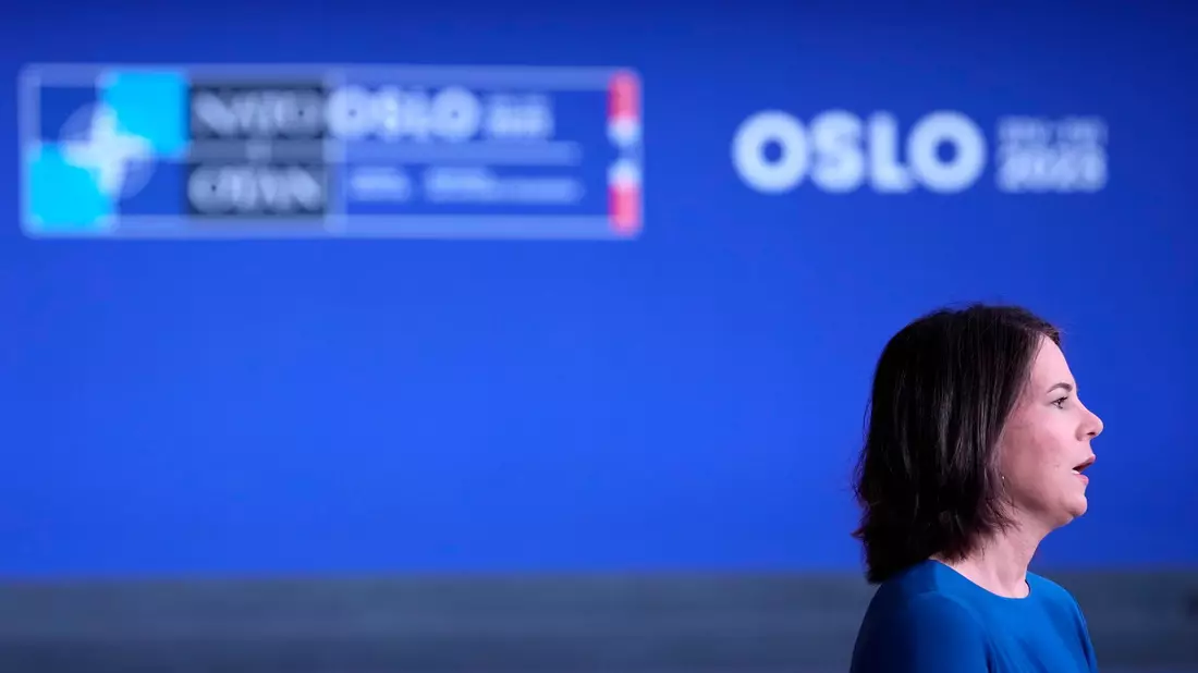 In diesen Zeiten sei das Allerwichtigste «Verlässlichkeit, dass das gegebene Wort gilt», so Annalena Baerbock beim Treffen der Nato-Außenminister in Oslo. - Bild: Javad Parsa/NTB/dpa