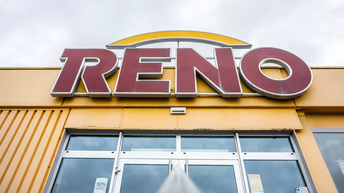 Bei der Schuhhandelskette Reno könnte es eine Lösung für die Krise geben. - Bild: Guido Kirchner/dpa