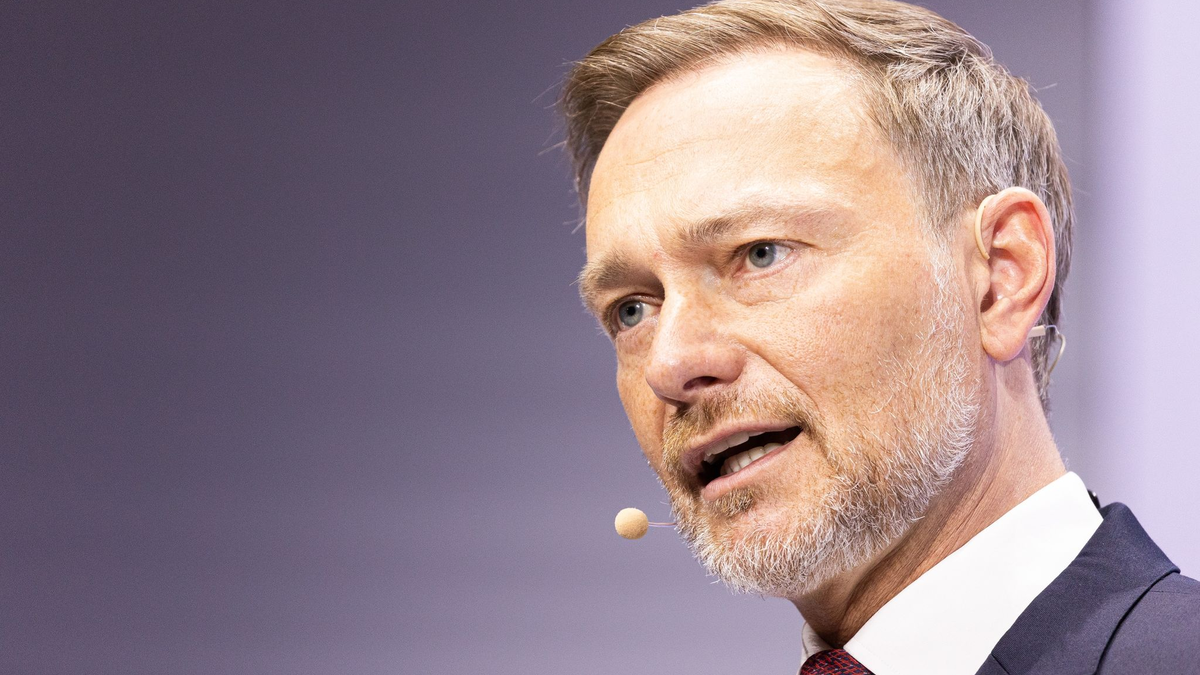 Christian Lindner (FDP), Bundesminister der Finanzen, hat die Baustandards kritisiert. - Foto: Michael Matthey/dpa