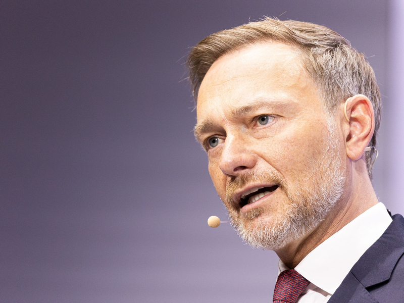 Christian Lindner (FDP), Bundesminister der Finanzen, hat die Baustandards kritisiert. - Foto: Michael Matthey/dpa