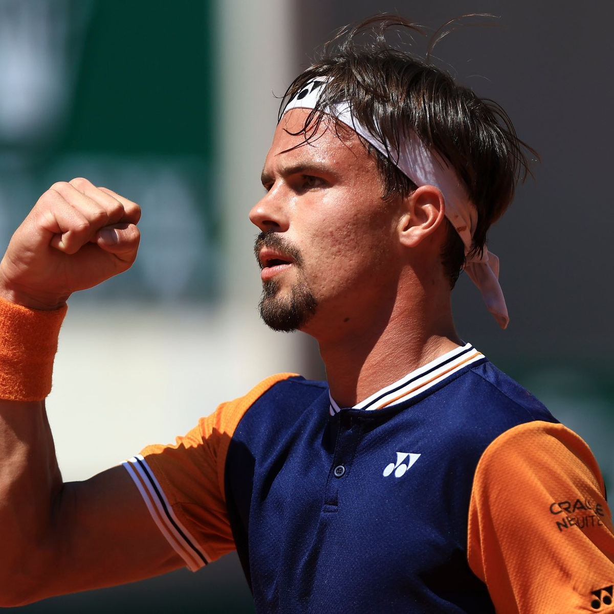 Feierte in Paris einen Überraschungssieg: Daniel Altmaier. - Foto: Aurelien Morissard/AP/dpa