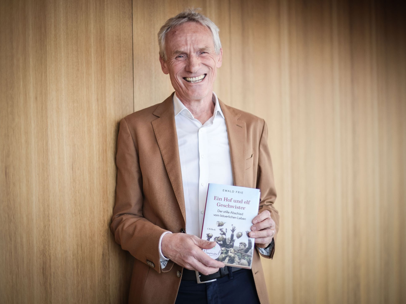 In «Ein Hof und elf Geschwister. Der stille Abschied vom bäuerlichen Leben in Deutschland» beschreibt Ewald Frie eine Welt im Wandel. - Foto: Christian Charisius/dpa