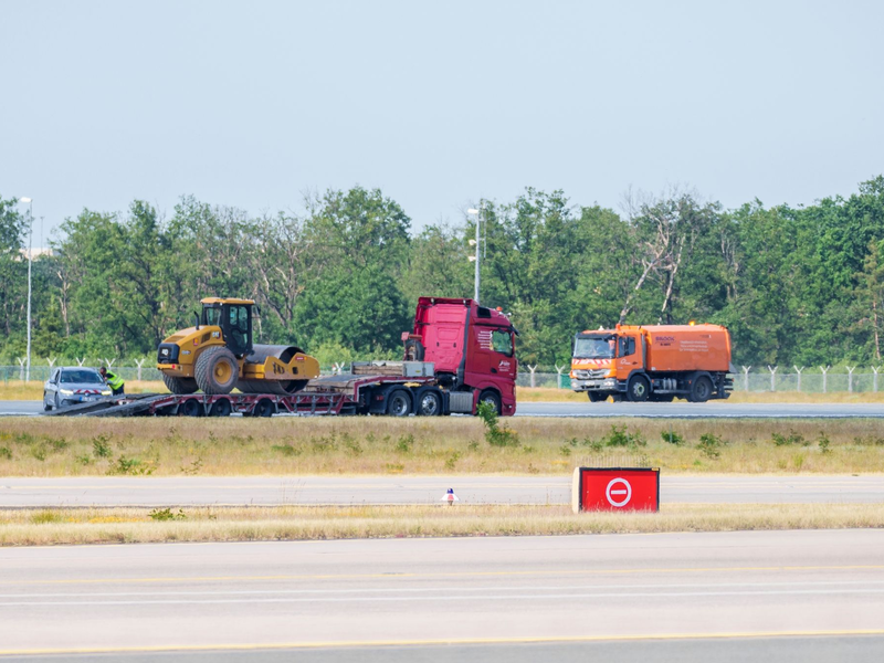 Bereits nach wenigen Betriebsstunden musste eine frisch sanierte Landebahn auf dem Frankfurter Flughafen kurzzeitig wieder geschlossen werden. - Foto: Andreas Arnold/dpa
