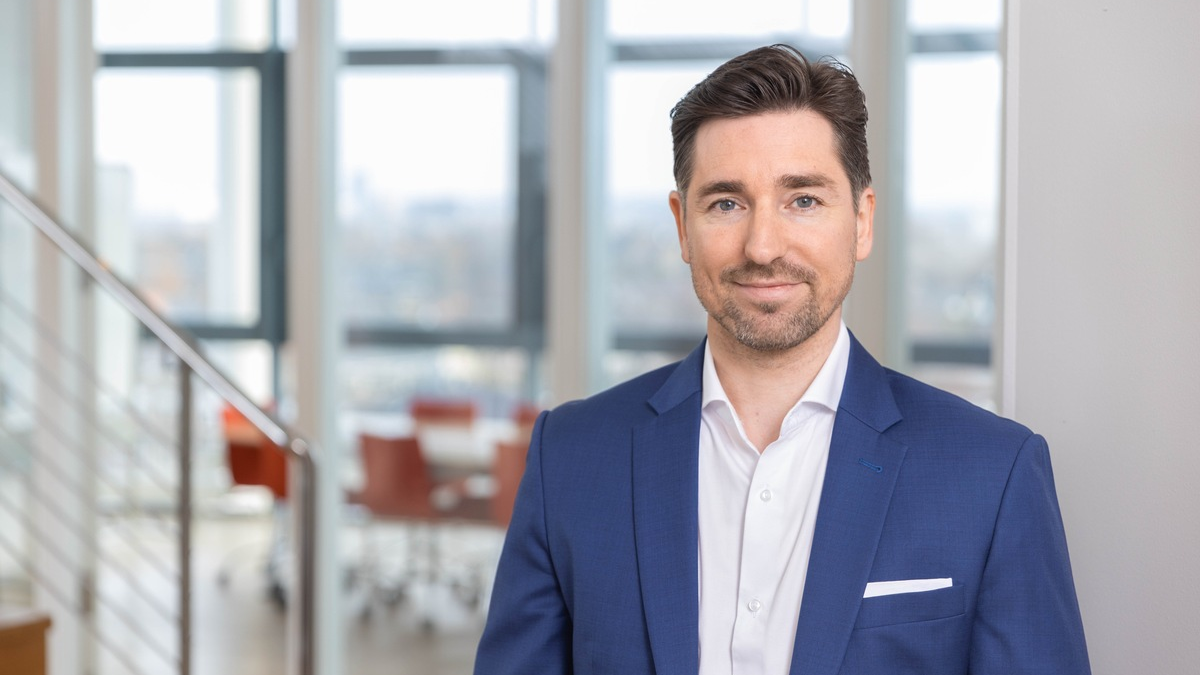 Arbeiten und Streamen mit Gigabit-Datenraten im Zug dank 5G-Mobilfunkkorridoren entlang der Gleise - Foto: presseportal.de