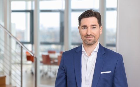 Arbeiten und Streamen mit Gigabit-Datenraten im Zug dank 5G-Mobilfunkkorridoren entlang der Gleise - Foto: presseportal.de