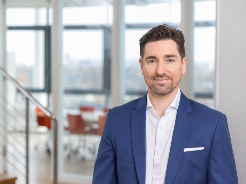 Arbeiten und Streamen mit Gigabit-Datenraten im Zug dank 5G-Mobilfunkkorridoren entlang der Gleise - Foto: presseportal.de