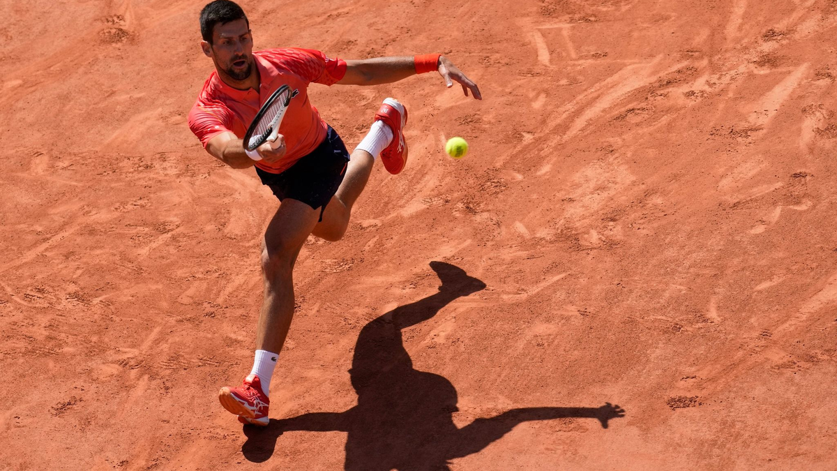 Novak Djokovic erreichte das Achtelfinale der French Open. - Foto: Christophe Ena/AP/dpa