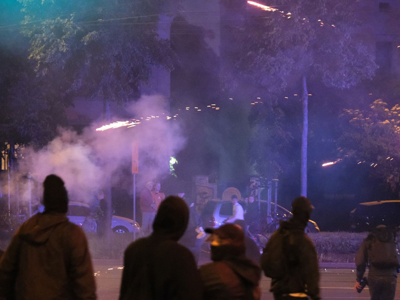 Bei einer Protestaktion gegen die Räumung eines besetzten Hauses kam es zu Ausschreitungen. - Foto: Sebastian Willnow/dpa