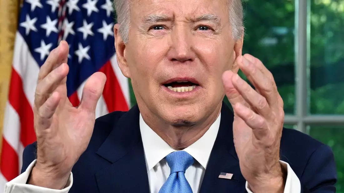 Nach der parteiübergreifenden Einigung auf eine Lösung im US-Schuldenstreit hat Präsident Biden die Zusammenarbeit zwischen Demokraten und Republikanern beschworen. - Bild: Jim Watson/Pool AFP/AP/dpa