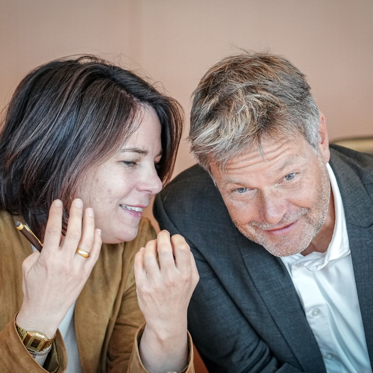 Lisa Paus und Annalena Baerbock, sowie Karl Lauterbach nehmen an der Sitzung des Bundeskabinetts teil. - Foto: Kay Nietfeld/dpa