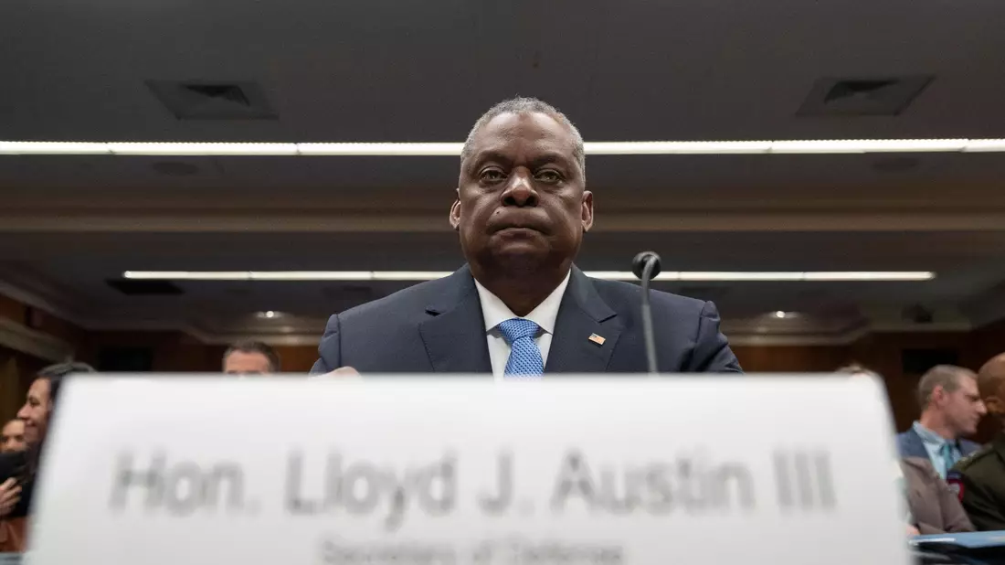 US-Verteidigungsminister Lloyd Austin schickt eine Warnung Richtung China. - Bild: Jacquelyn Martin/AP/dpa