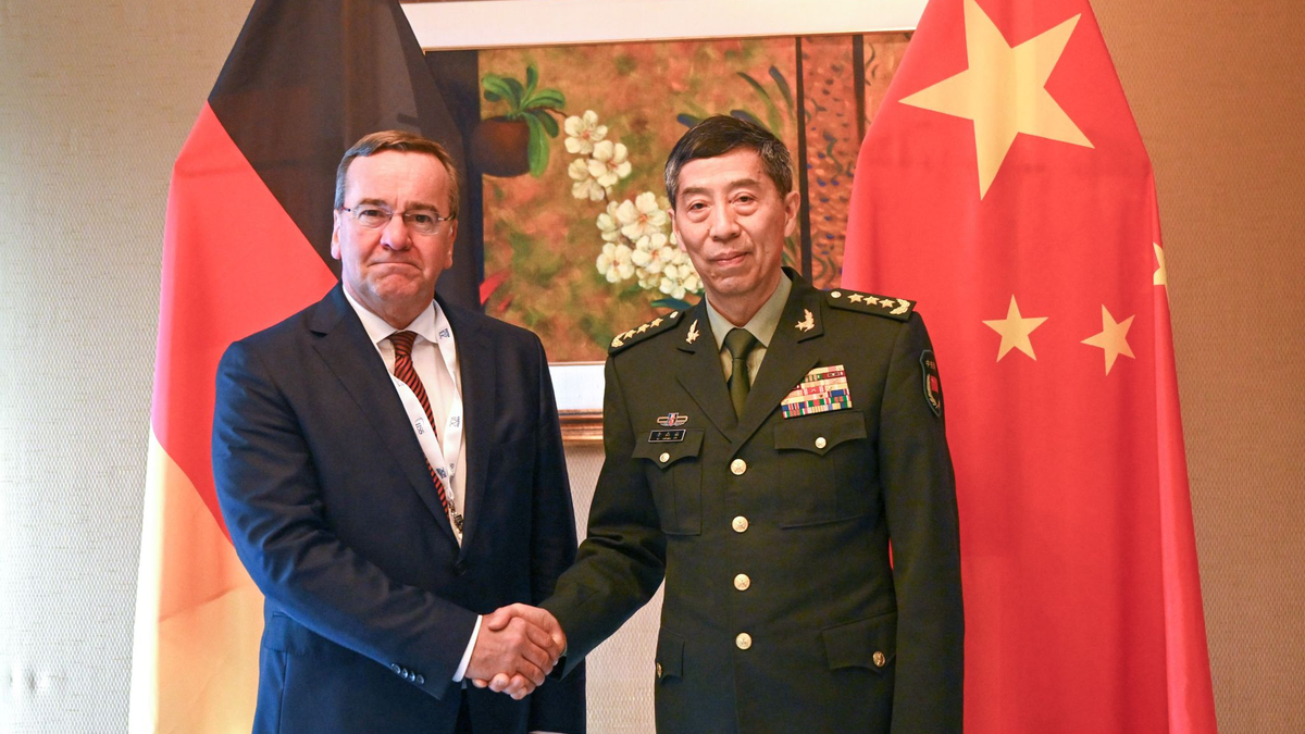 Bundesverteidigungsminister Boris Pistorius (SPD) trifft sich mit dem chinesischen Verteidigungsminister Li Shangfu in Singapur. - Foto: Britta Pedersen/dpa