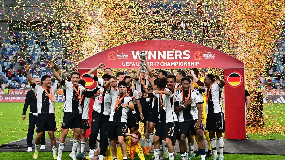 Die deutsche U17 sicherte sich in Budapest den EM-Titel. - Bild: Marton Monus/dpa