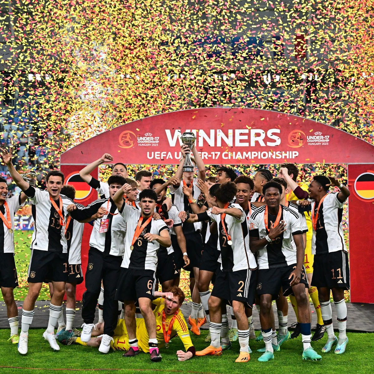 Die deutsche U17 sicherte sich in Budapest den EM-Titel. - Foto: Marton Monus/dpa