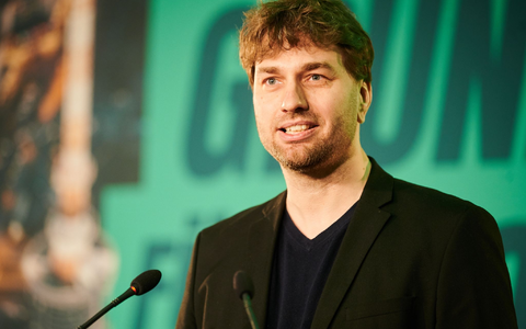 Stefan Gelbhaar (Bündnis 90/ Die Grünen) hält ein Verbot von kurzen Privatflügen für rechtlich schwierig. - Foto: Annette Riedl/dpa