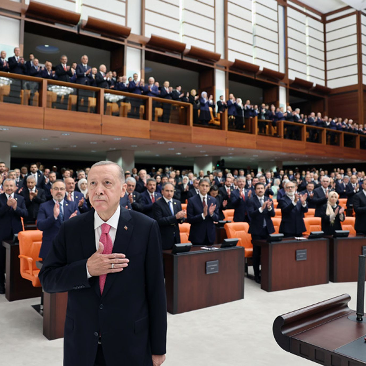 Nach der Vereidigung verlässt der türkische Präsident Erdogan die Große Nationalversammlung der Türkei (GNAT) in Ankara. - Foto: Präsidialamt der Türkei/dpa