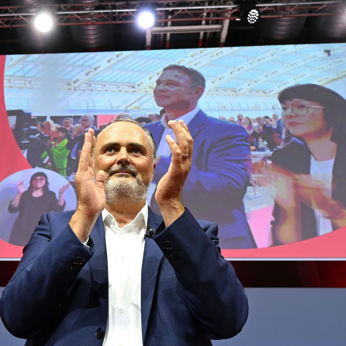 Der neue SPÖ-Chef Hans Peter Doskozil bekam 53 Prozent der Stimmen. - Foto: Helmut Fohringer/APA/dpa