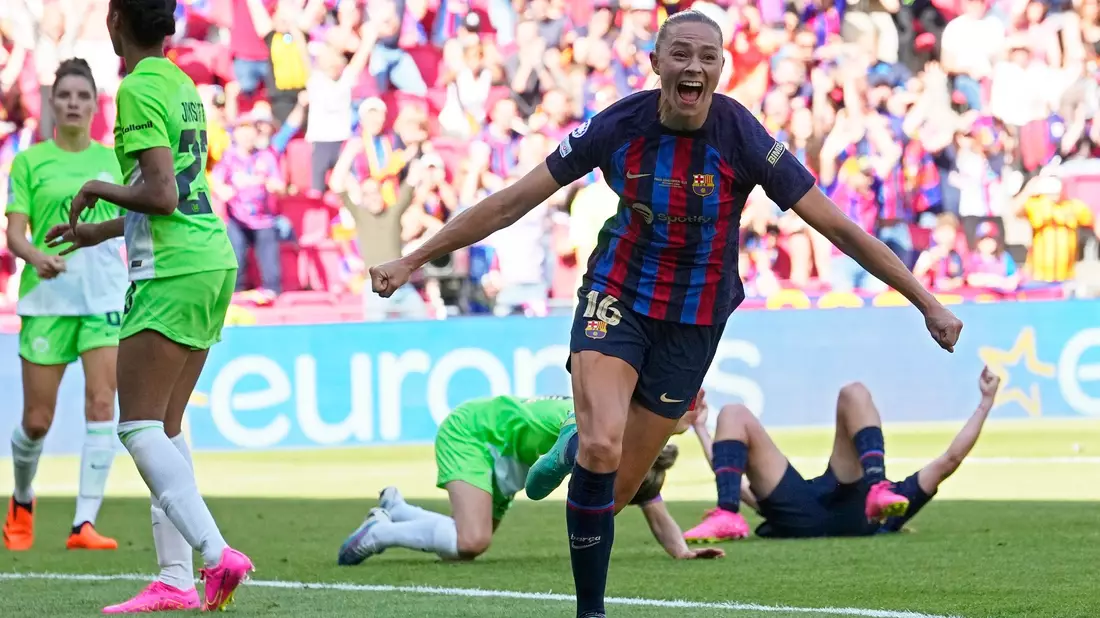 Ex-Wölfin Fridolina Rolfö (M) erzielte den Siegtreffer für Barcelona. - Bild: Martin Meissner/AP