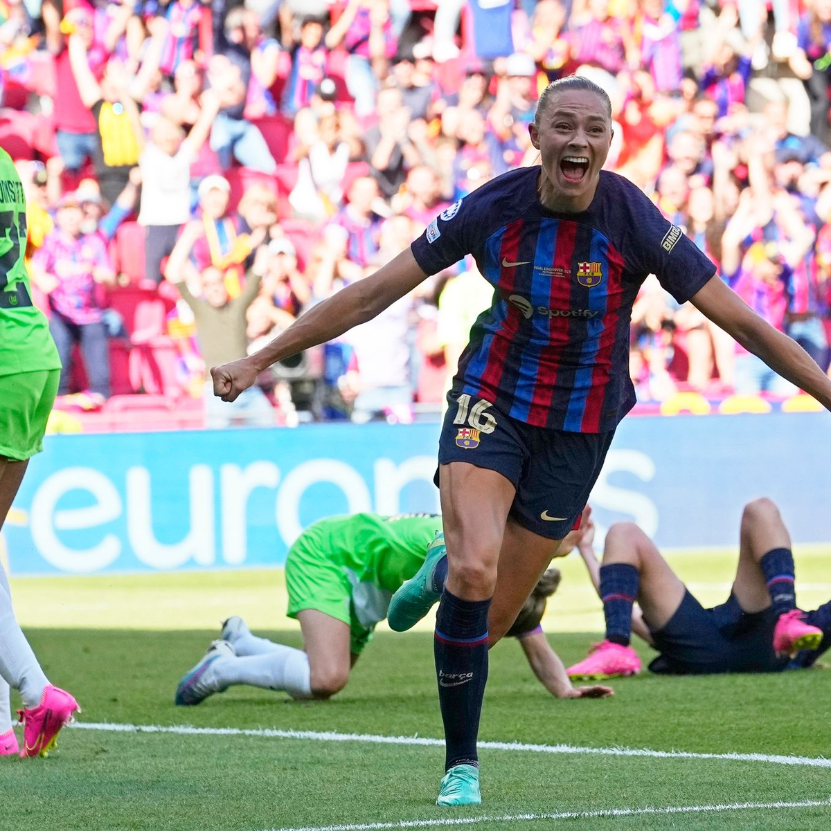 Ex-Wölfin Fridolina Rolfö (M) erzielte den Siegtreffer für Barcelona. - Foto: Martin Meissner/AP