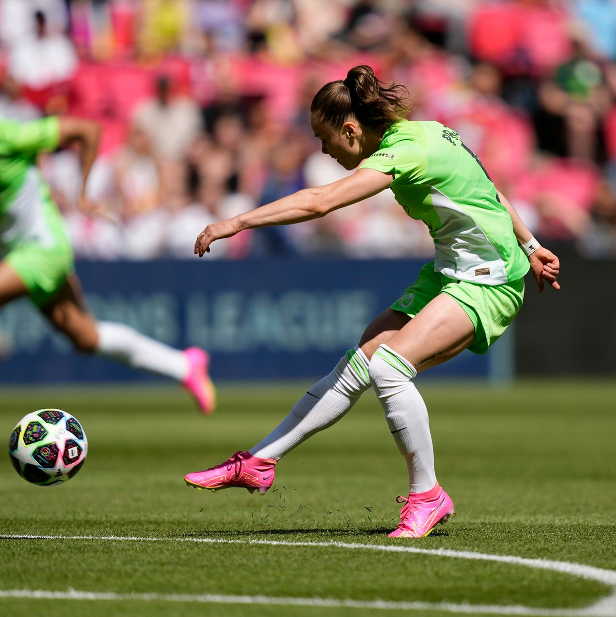 Die Wolfsburgerin Ewa Pajor erzielte mit einem Weitschuss das 1:0. - Foto: Martin Meissner/AP