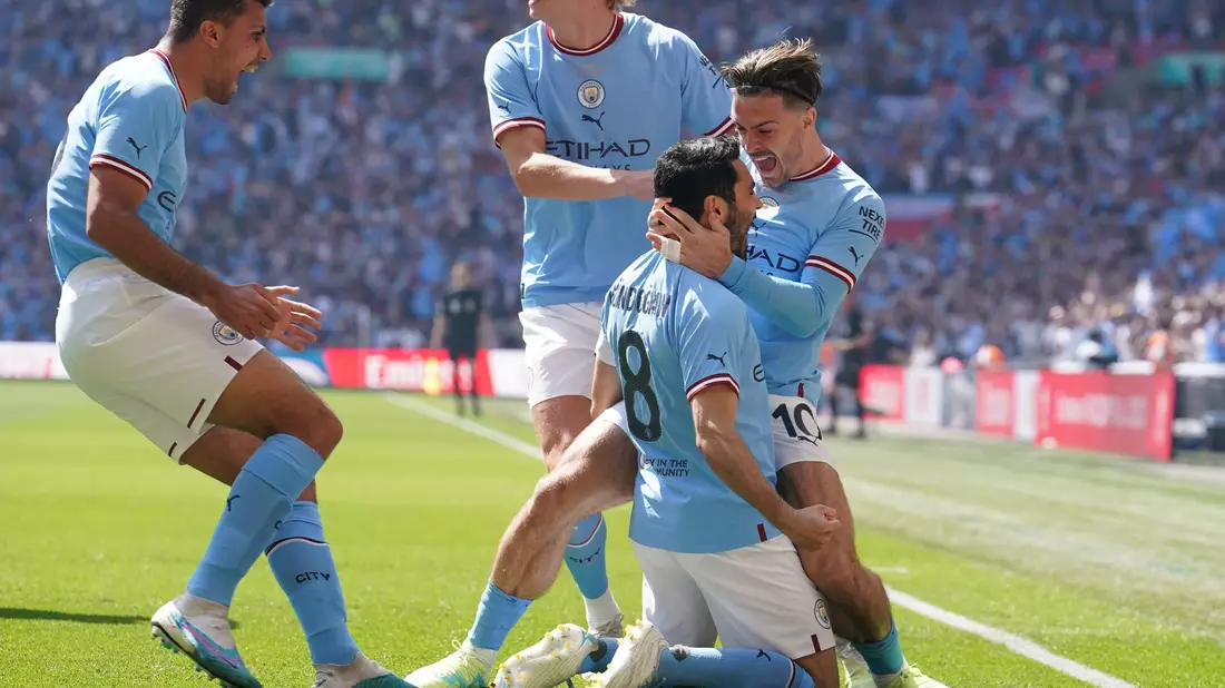 Manchester City machte auf dem Weg zum Triple den zweiten Titelgewinn perfekt. - Bild: Martin Rickett/PA Wire/dpa