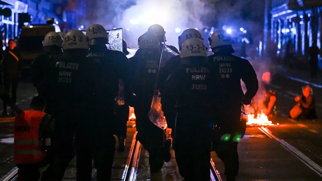 In Leipzig hatte es nach der Urteilsverkündung Solidaritätskundgebungen für Lina E. gegeben. (Archivfoto) - Bild: Hendrik Schmidt/dpa