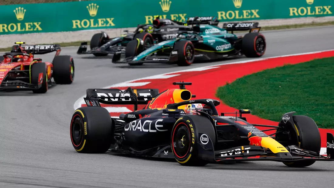 Der Niederländer Max Verstappen im Red-Bull-Boliden. - Bild: Joan Monfort/AP