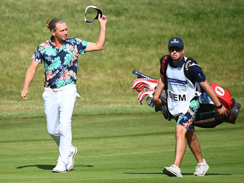 Golfprofi Marcel Siem am letzten Loch - Foto: Jonas Walzberg/dpa