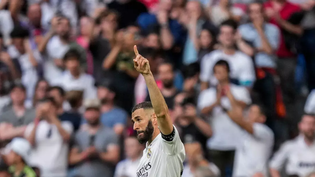Real-Stürmer Karim Benzema jubelt nach seinem Tor zum 1:1 in seinem letzten Spiel für die Madrilen. - Bild: Bernat Armangue/AP