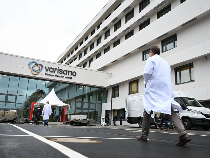 Das varisano-Klinikum im gleichnamigen Frankfurter Stadtteil ist eines von acht Kliniken in Frankfurt, die «Medizinische Soforthilfe nach Vergewaltigung» anbieten. - Foto: Arne Dedert/dpa