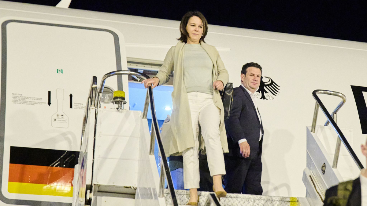 Nach ihrem Besuch in Brasilia reisen Bundesaußenministerin Annalena Baerbock (Grüne) und Bundesarbeitsminister Hubertus Heil (SPD) weiter nach São Paulo. - Foto: Annette Riedl/dpa