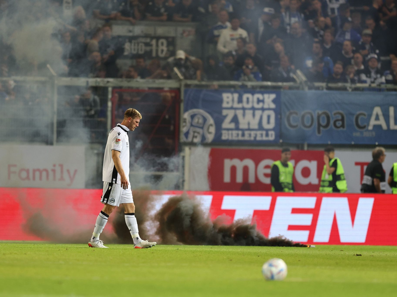 Marschiert mit Bielefeld in Richtung 3. Liga: Arminia-Ikone Fabian Klos. - Foto: Jörg Halisch/dpa