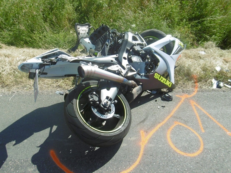 POL-KLE: Goch - Verkehrsunfall / PKW landet auf Dach in Graben, Beifahrerin schwer verletzt - Foto: presseportal.de
