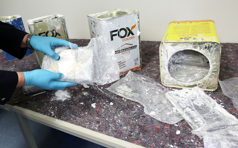 Laut einem Europol-Bericht werden lediglich zwischen zwei und zehn Prozent aller Seecontainer, die nach Europa kommen, inspiziert. EU-Staaten wollen das ändern und sagen dem Drogenhandel den Kampf an. (Archivbild) - Foto: Bodo Marks/dpa