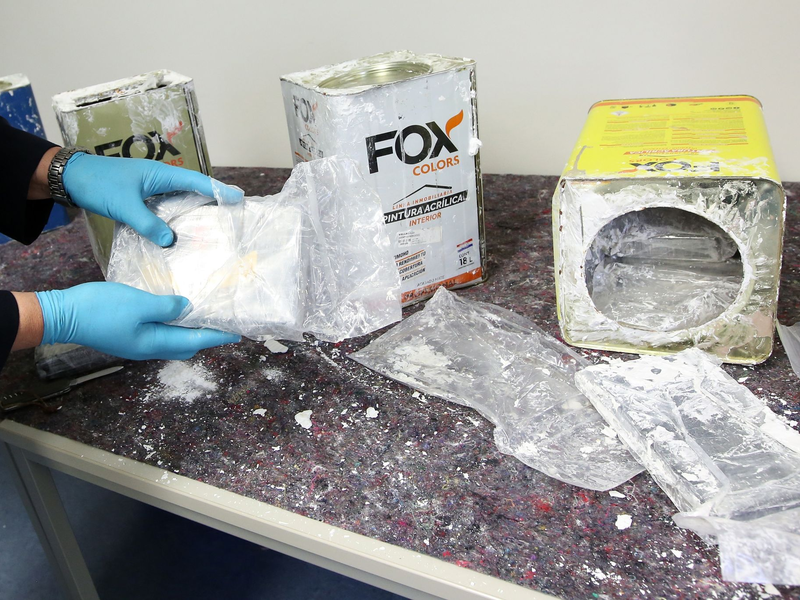 Laut einem Europol-Bericht werden lediglich zwischen zwei und zehn Prozent aller Seecontainer, die nach Europa kommen, inspiziert. EU-Staaten wollen das ändern und sagen dem Drogenhandel den Kampf an. (Archivbild) - Foto: Bodo Marks/dpa