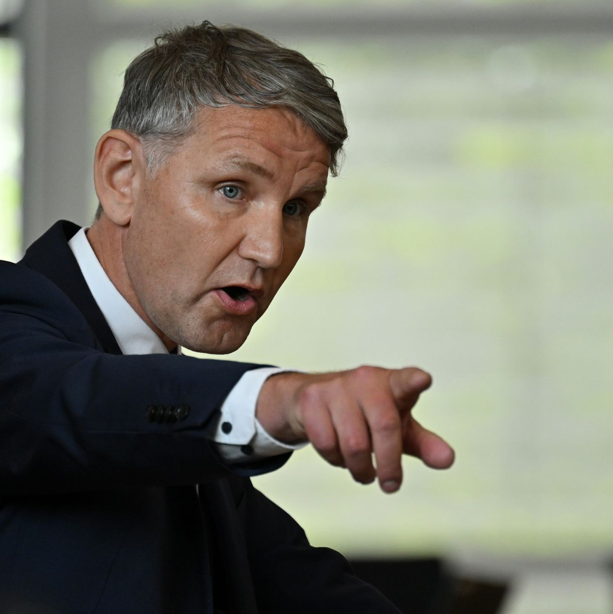 Auch wenn die AfD um Björn Höcke in Thüringen in Umfragen teils schon auf 36 Prozent kam, gilt es als unwahrscheinlich, dass sie in Regierungsverantwortung kommt. - Foto: Martin Schutt/dpa