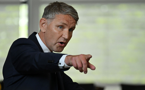 Den Thüringer AfD-Landesverband, dessen Chef Björn Höcke ist, stuft der Verfassungsschutz als gesichert rechtsextrem ein. - Foto: Martin Schutt/dpa