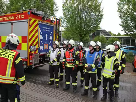 FW-AUR: Erdgasfahrzeug brennt aus - Foto: presseportal.de