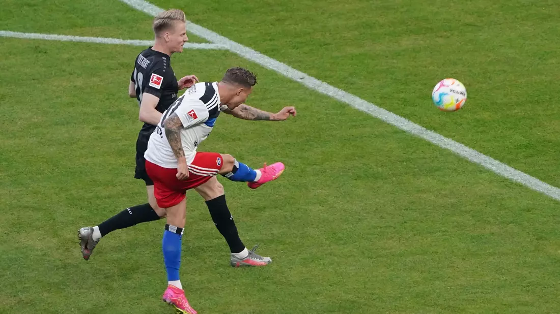 Sonny Kittel trifft zur frühen HSV-Führung. - Bild: Marcus Brandt/dpa