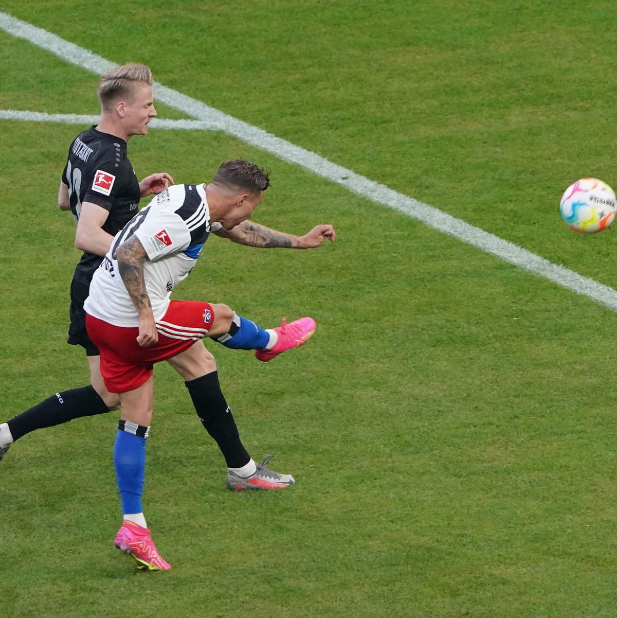 Sonny Kittel trifft zur frühen HSV-Führung. - Foto: Marcus Brandt/dpa
