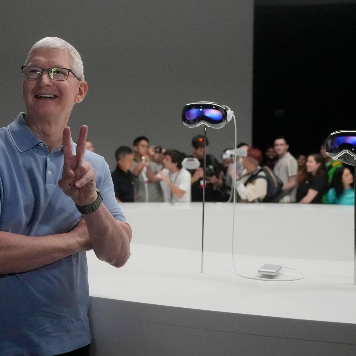 Apple-Chef Tim Cook bei der Ankündigung neuer Produkte auf dem Apple-Campus in Cupertino. - Foto: Jeff Chiu/AP/dpa