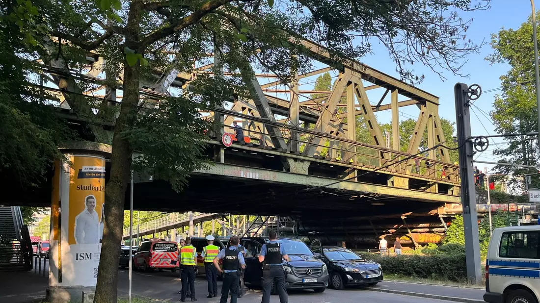 Ein Polizeieinsatz unweit des Frankfurter Hauptbahnhofs führte am Montag zu zahlreichen Zugausfällen sowohl im Nah- als auch im Fernverkehr. - Bild: -/5VISION.NEWS /dpa