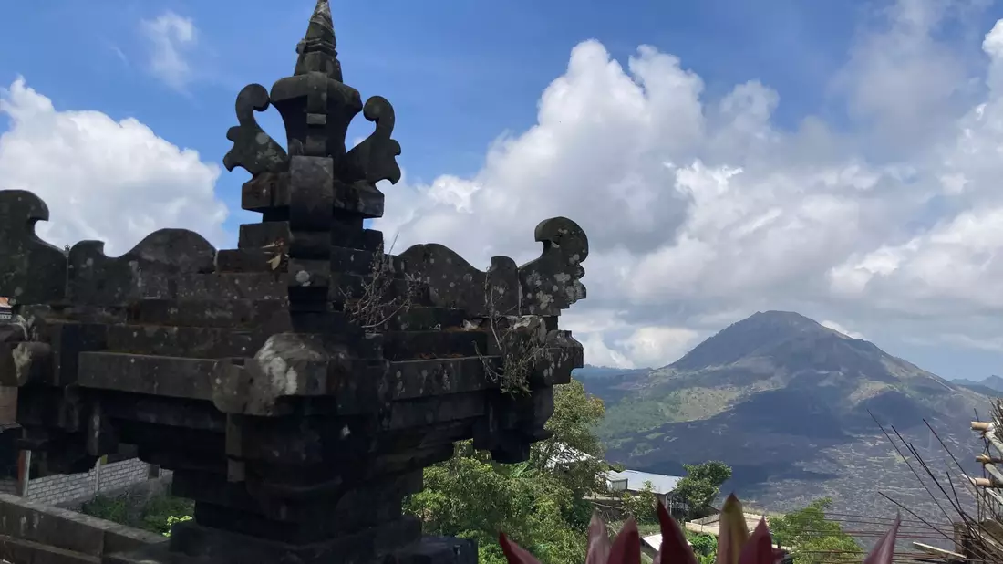 Bali ist die einzige Insel Indonesiens, die überwiegend hinduistisch geprägt ist. Der Glaube und die Kultur der Einwohner sind einzigartig und sehr komplex. - Bild: Carola Frentzen/dpa