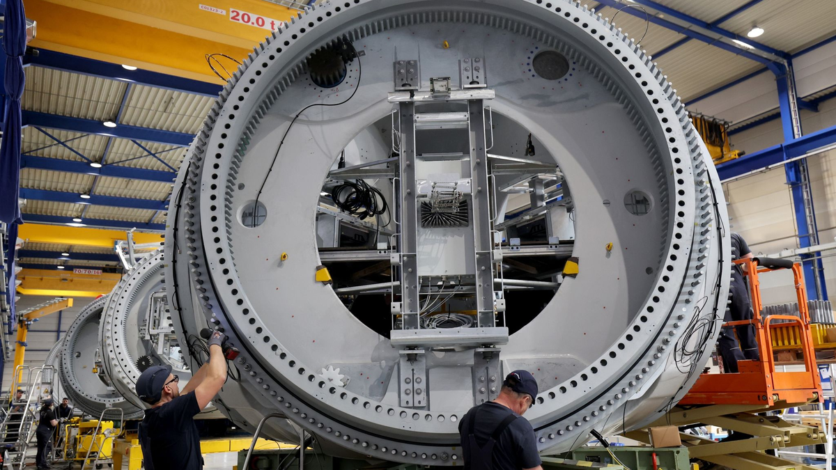 Herstellung einer Nabe für die Turbine einer Windkraftanlage (Symbolfoto). - Foto: Bernd Wüstneck/dpa