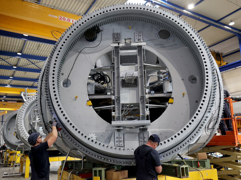 Herstellung einer Nabe für die Turbine einer Windkraftanlage (Symbolfoto). - Foto: Bernd Wüstneck/dpa