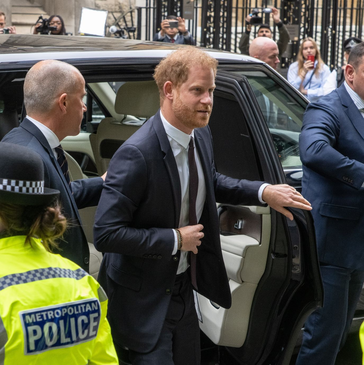 Prinz Harry auf dem Weg zum Gericht in London. - Foto: Jeff Moore/PA Wire/dpa