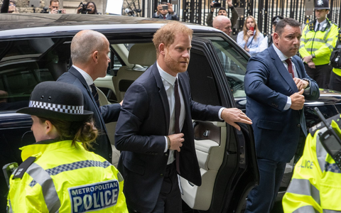 Prinz Harry auf dem Weg zum Gericht in London. - Foto: Jeff Moore/PA Wire/dpa